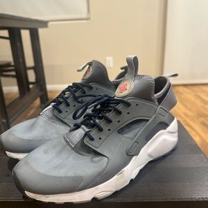 Nike huarache sneakers size 10